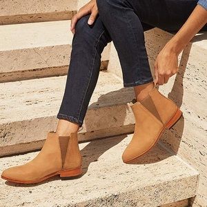 Nisolo Chelsea Boot in Sand Suede SZ 8